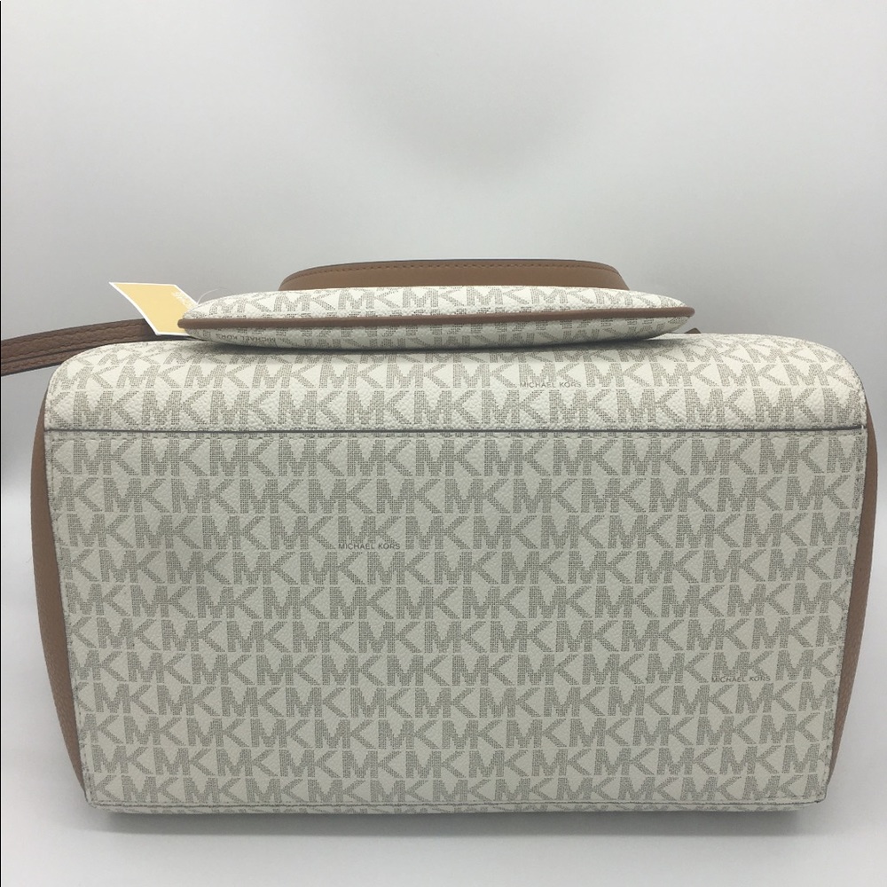 Michael Kors KIMBERLY LARGE Bonded Tote& Wristlet - Picture 6 of 8